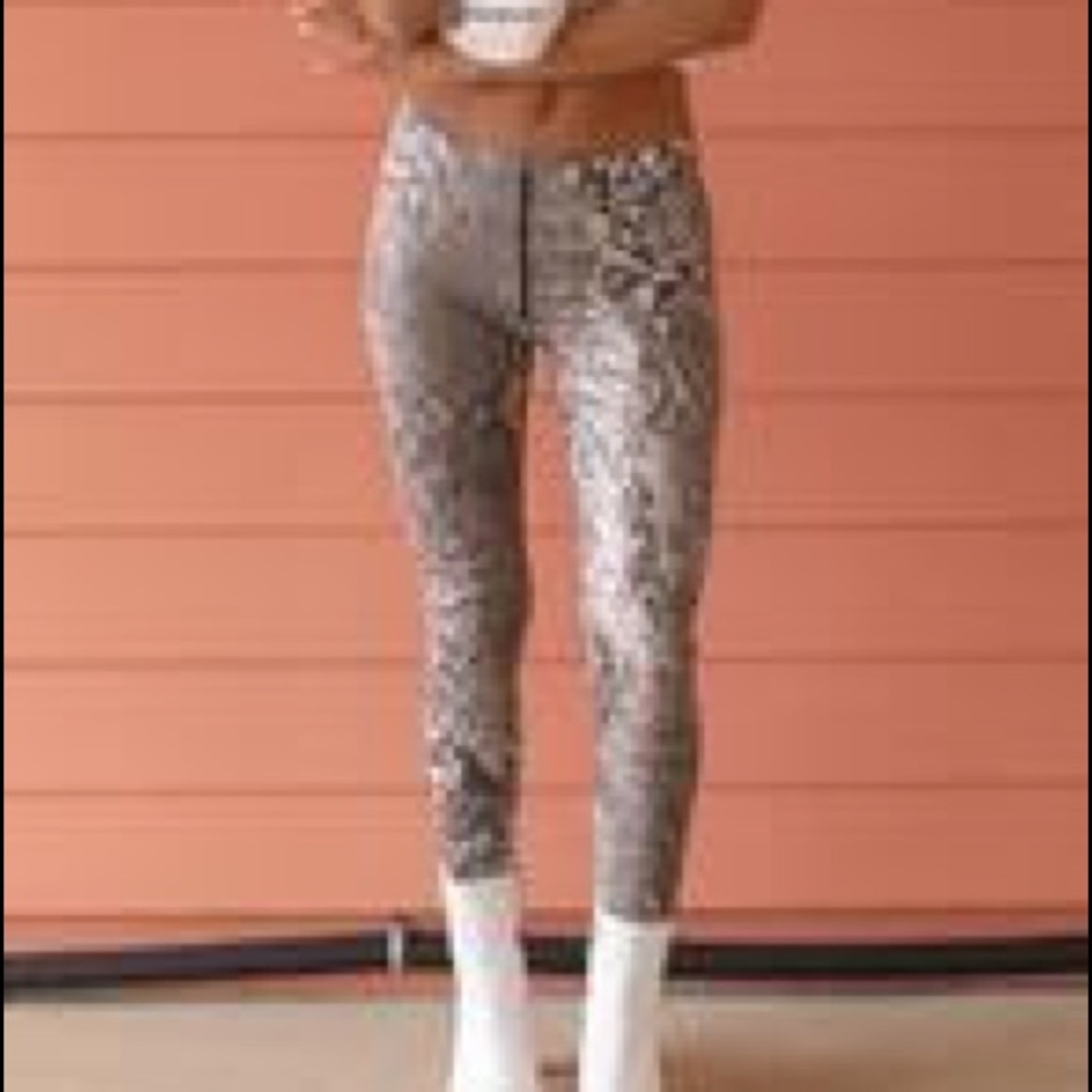 Women’s faux leather pants - Picture 4 of 6